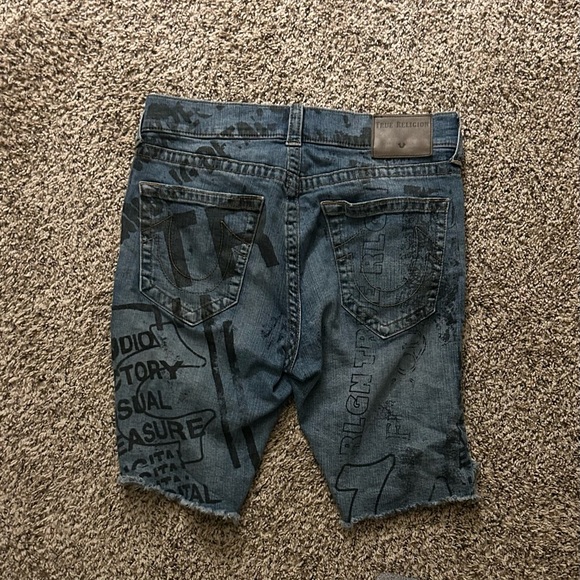 true religion shorts - Picture 2 of 4